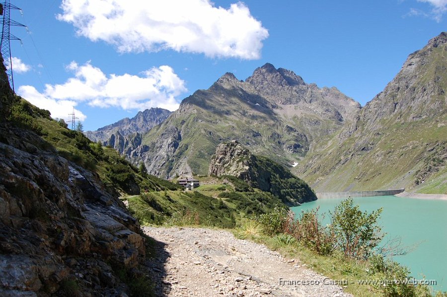 15-Finalmente si vede il rifugio.jpg